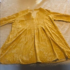 Yellow vintage Old Navy XL women’s blouse.